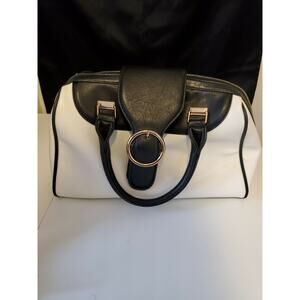 Charming charlie tote bags white/black size M